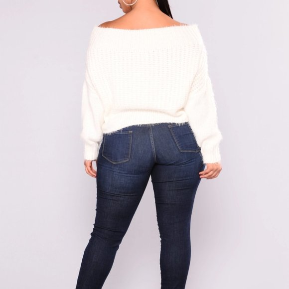 Ivory Sweater - Off the shoulder - Picture 2 of 3